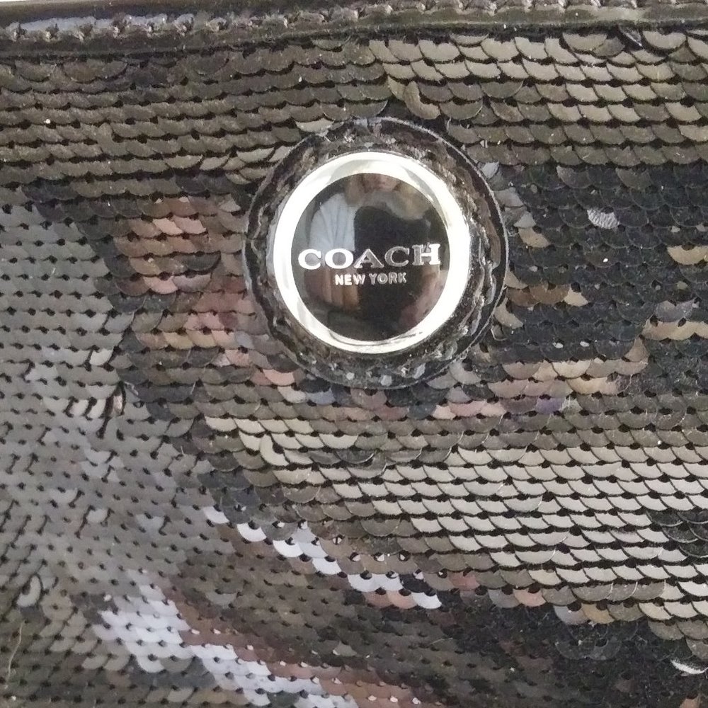 NWOT MINT COACH Black Poppy Sequin Clutch w/ Shoulder Chain - Picture 3 of 10